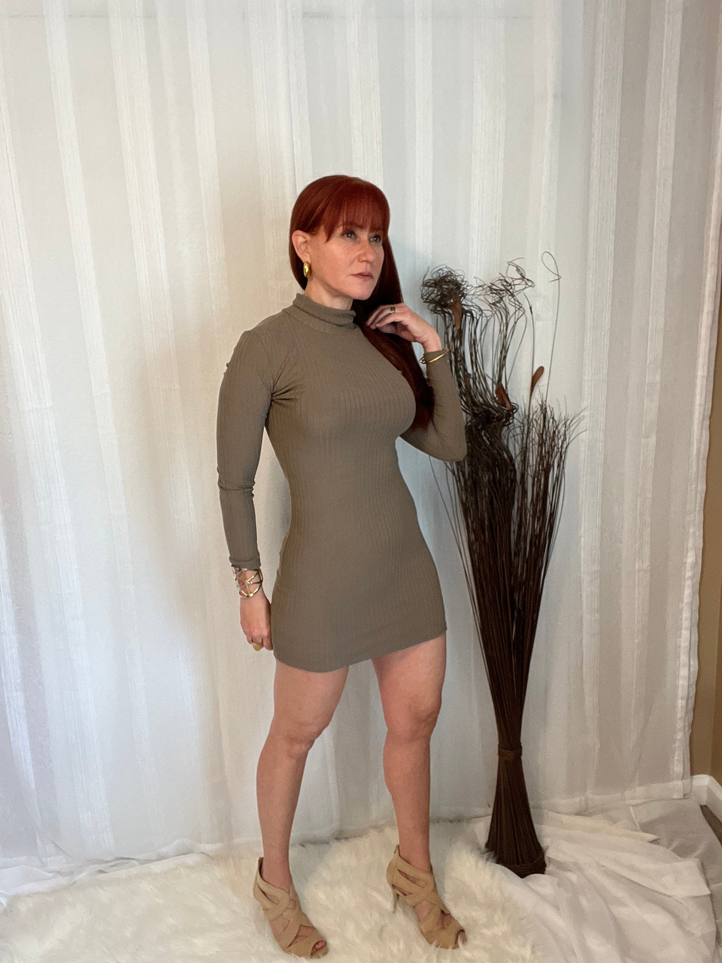 CURVY TAUPE MINI DRESS